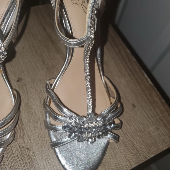 Silver jewelry embellished heels - Picture 3 of 5